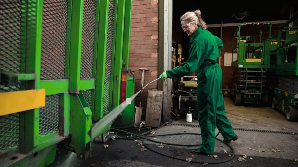 Warehouse deep cleaning service in Musaffah by Hifi Cleaning