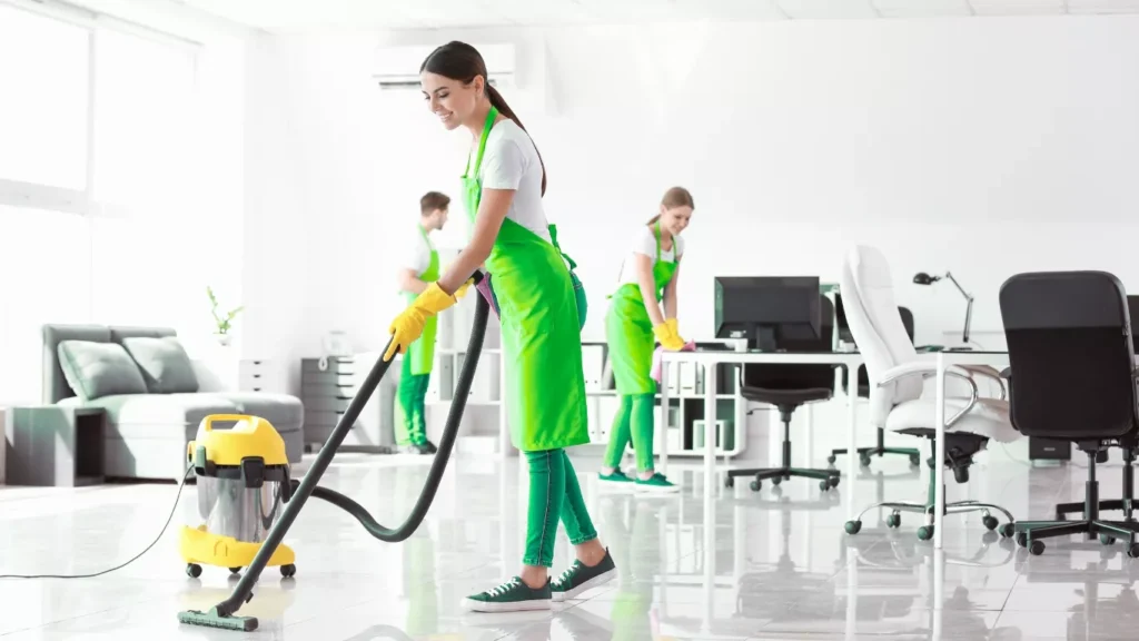 Professional deep cleaning office services in Abu Dhabi workspace